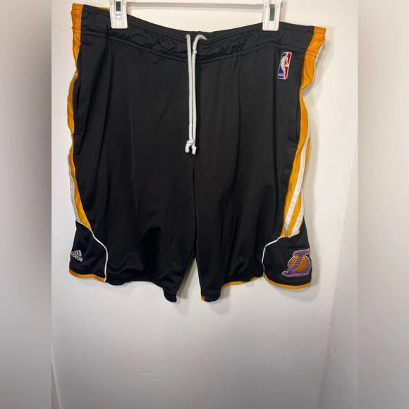 Los Angeles Lakers Adidas Trefoil Stripe Black Gold Shorts M, Oversized - Picture 1 of 12
